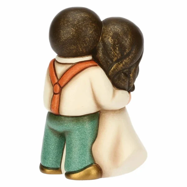 Sposini abbracciati in ceramica, piccoli - immagine 3